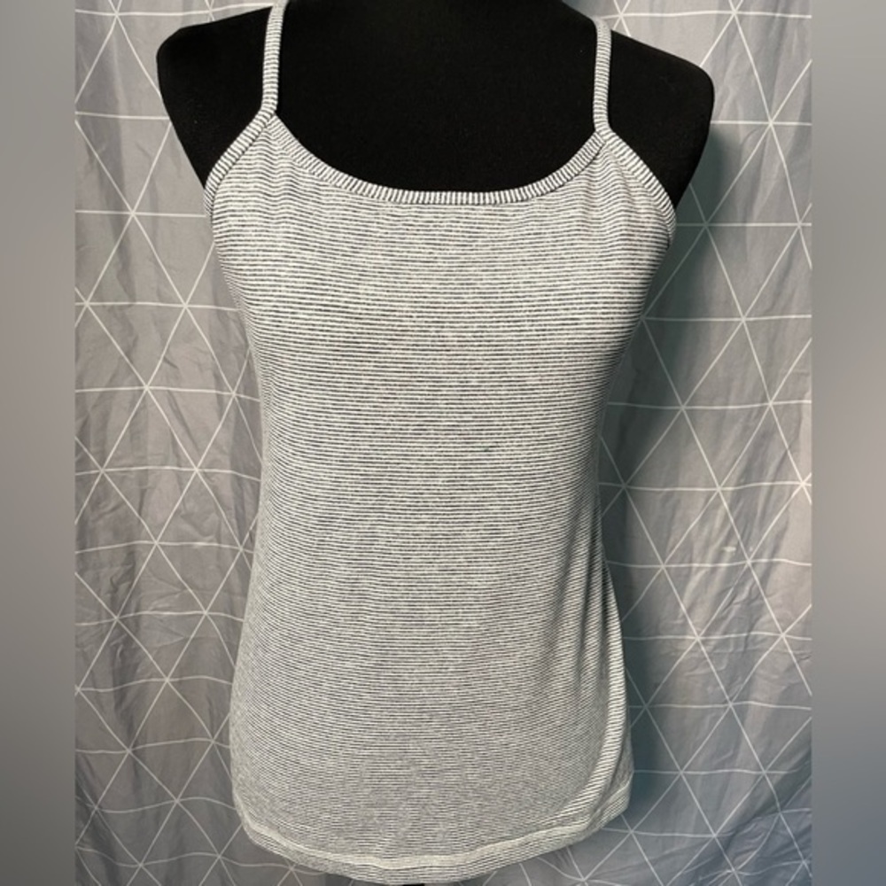 Lululemon women tank‎ top.
